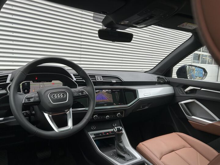 Audi Q3 Advanced edition 35 TFSI 110 kW / 150 pk S tronic | Bruin Leer |  Panoramadak | Comfortsleutel | Lichtpakket plus | Ambient light |