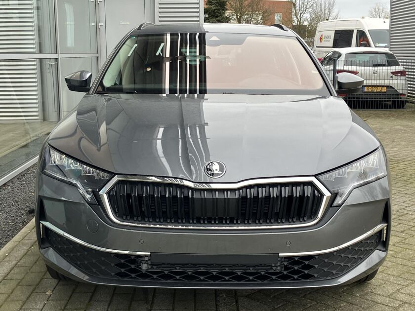 Škoda Octavia combi Business Edition Plus 1.5 TSI m-HEV 115 PK DSG Automaat | Panorama-dak | 17 inch lichtmetalen velgen | Adaptieve cruise control | Navigatie |