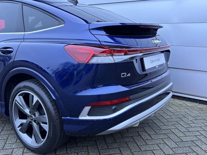 Audi Q4 Sportback e-tron S Edition Q4 e-tron Sportback (A1)  e-tron 45 210k Audi Q4 Sportback e-tron S Edition Q4 e-tron Sportback (A1)  e-tron 45 210k 45 quattro | Trekhaak | Privacy Glas | Klimaatregeling pakket |