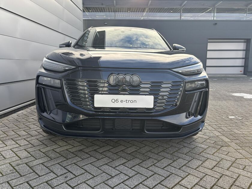 Audi Q6 e-tron S Edition (B1)  e-tron 55 285kW/388pk 100Kwh Hatch Audi Q6 e-tron S Edition e-tron 55 285kW/388pk 100Kwh | Luchtvering | Panoramadak | MMI Passanger Display |