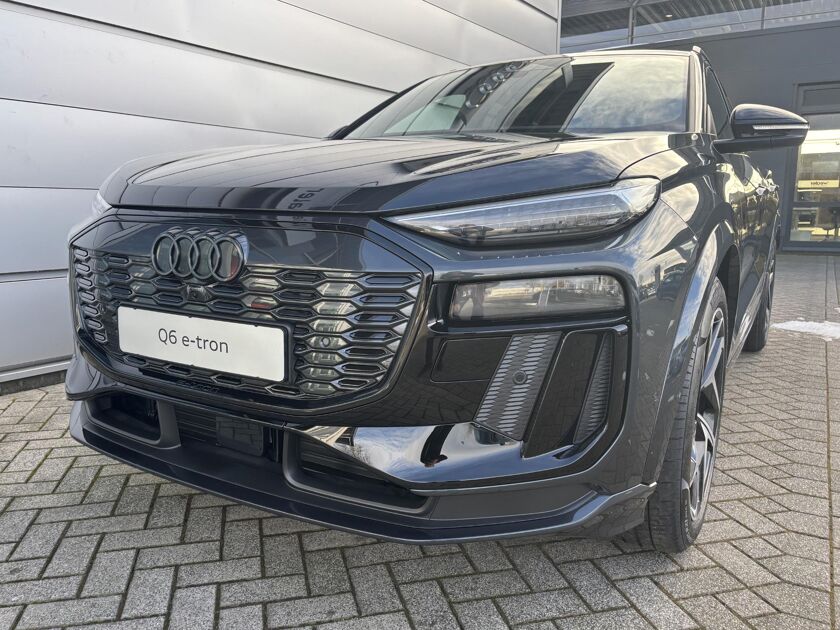 Audi Q6 e-tron S Edition (B1)  e-tron 55 285kW/388pk 100Kwh Hatch Audi Q6 e-tron S Edition e-tron 55 285kW/388pk 100Kwh | Luchtvering | Panoramadak | MMI Passanger Display |