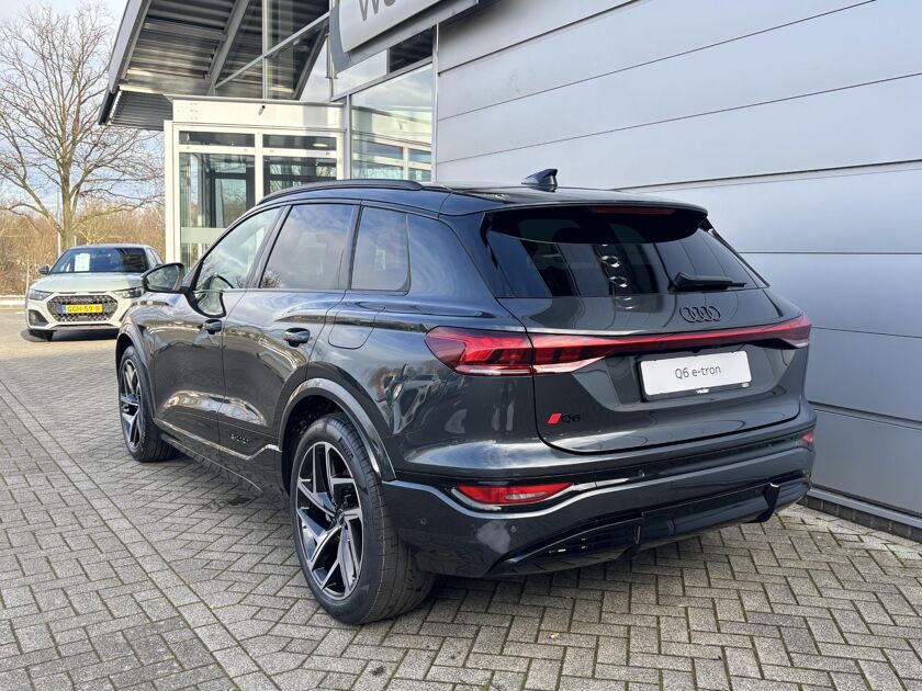 Audi Q6 e-tron S Edition (B1)  e-tron 55 285kW/388pk 100Kwh Hatch Audi Q6 e-tron S Edition e-tron 55 285kW/388pk 100Kwh | Luchtvering | Panoramadak | MMI Passanger Display |