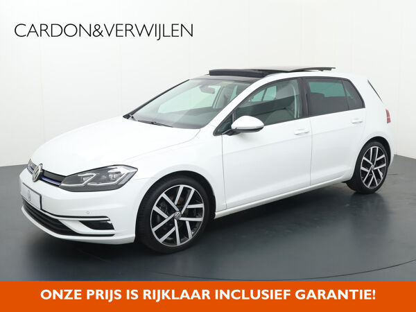 Volkswagen Golf 1.5 TSI Highline Glazen Schuif- kanteldak | Digitaal display| 18"LM velgen | Keyless entry | ACC | ECC | Apple Carplay | Achteruitrijcamera |