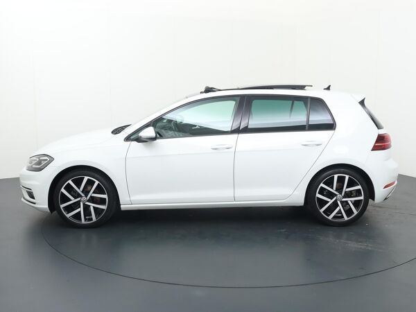 Volkswagen Golf 1.5 TSI Highline Glazen Schuif- kanteldak | Digitaal display| 18"LM velgen | Keyless entry | ACC | ECC | Apple Carplay | Achteruitrijcamera |