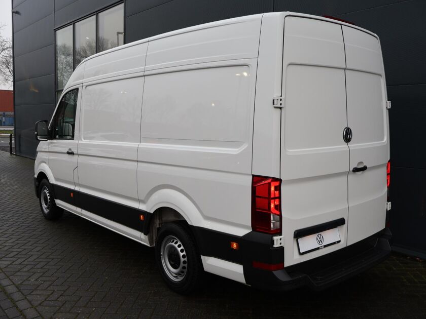 Volkswagen Bedrijfswagens Crafter 30 2.0 TDI L3H3 Comfortline Executive + | 102 PK | Comfortstoel + Armleuningen | Bijrijdersbank + Opbergvak | Airco | Cruise Control | Alarm | Navigatie BT DAB+ Apple Carplay/Android Auto | Verwarmbare Voorruit | Parkeersensoren Voor + Achter | Laadruimte Betimmering