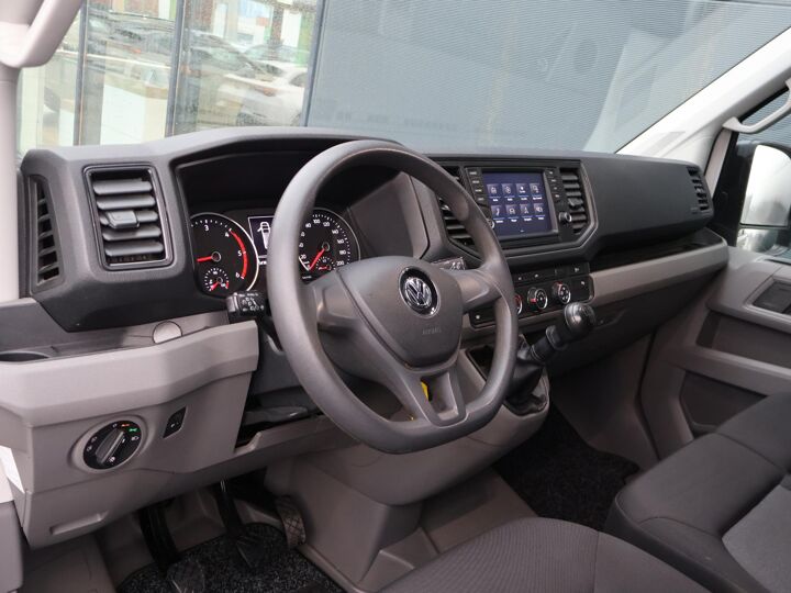 Volkswagen Bedrijfswagens Crafter 30 2.0 TDI L3H3 Comfortline Executive + | 102 PK | Comfortstoel + Armleuningen | Bijrijdersbank + Opbergvak | Airco | Cruise Control | Alarm | Navigatie BT DAB+ Apple Carplay/Android Auto | Verwarmbare Voorruit | Parkeersensoren Voor + Achter | Laadruimte Betimmering