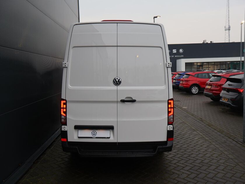 Volkswagen Bedrijfswagens Crafter 30 2.0 TDI L3H3 Comfortline Executive + | 102 PK | Comfortstoel + Armleuningen | Bijrijdersbank + Opbergvak | Airco | Cruise Control | Alarm | Navigatie BT DAB+ Apple Carplay/Android Auto | Verwarmbare Voorruit | Parkeersensoren Voor + Achter | Laadruimte Betimmering