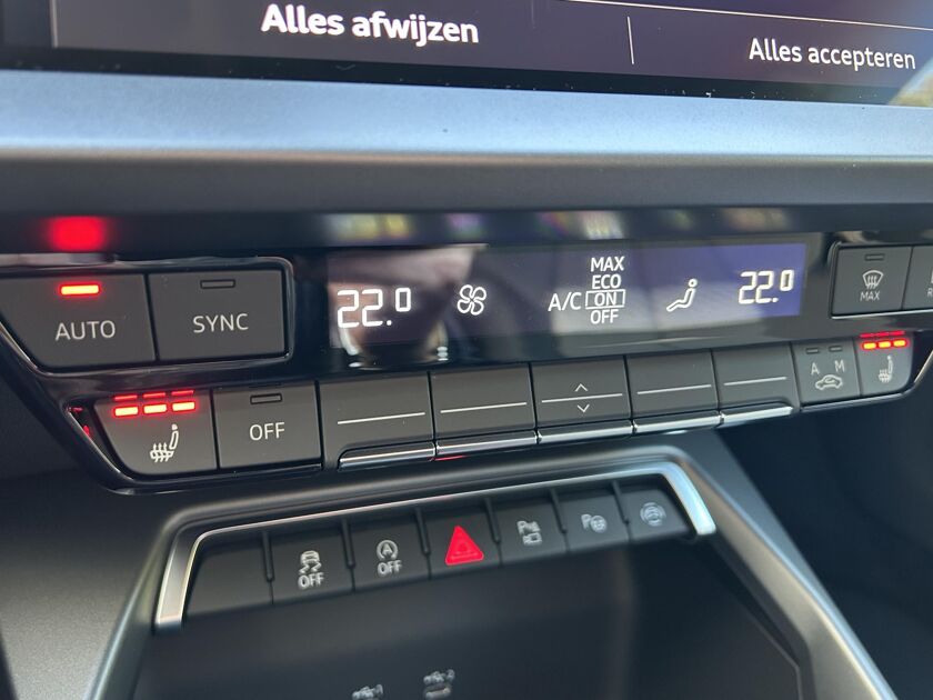 Audi A3 Limousine 30 TFSI Advanced edition Stoelverwarming | Camera | Adaptieve Cruise Control | Navigatie | LED |