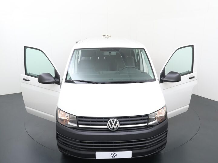 Volkswagen Bedrijfswagens Transporter 2.0 TDI L2H1 DC Trendline | 102 PK | Dubbele Cabine 6-Persoons | Comfortstoel + Armsteun + Bijrijdersbank | Standkachel + Afstandbediening | Airco | Cruise Controle |Radio-Media BT | Laadruimte Betimmering | Trekhaak