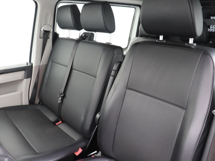 Volkswagen Bedrijfswagens Transporter 2.0 TDI L2H1 DC Trendline | 102 PK | Dubbele Cabine 6-Persoons | Comfortstoel + Armsteun + Bijrijdersbank | Standkachel + Afstandbediening | Airco | Cruise Controle |Radio-Media BT | Laadruimte Betimmering | Trekhaak