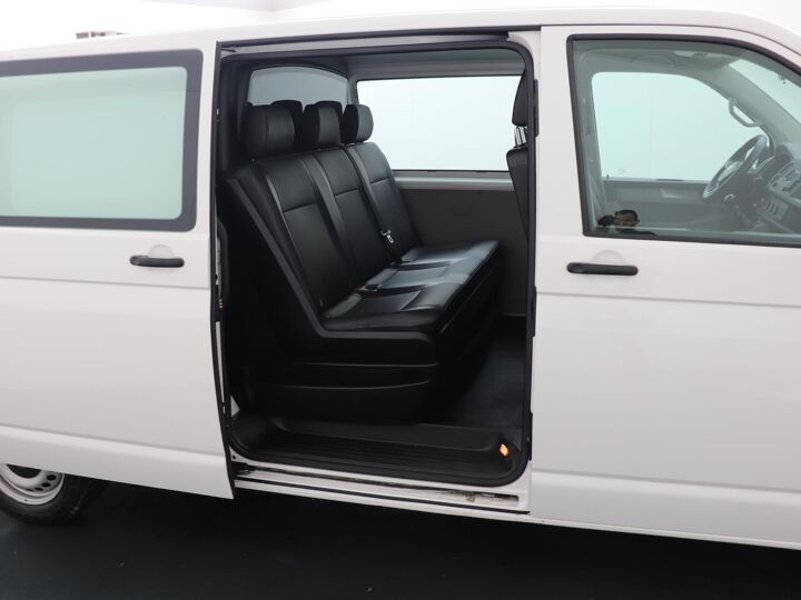 Volkswagen Bedrijfswagens Transporter 2.0 TDI L2H1 DC Trendline | 102 PK | Dubbele Cabine 6-Persoons | Comfortstoel + Armsteun + Bijrijdersbank | Standkachel + Afstandbediening | Airco | Cruise Controle |Radio-Media BT | Laadruimte Betimmering | Trekhaak