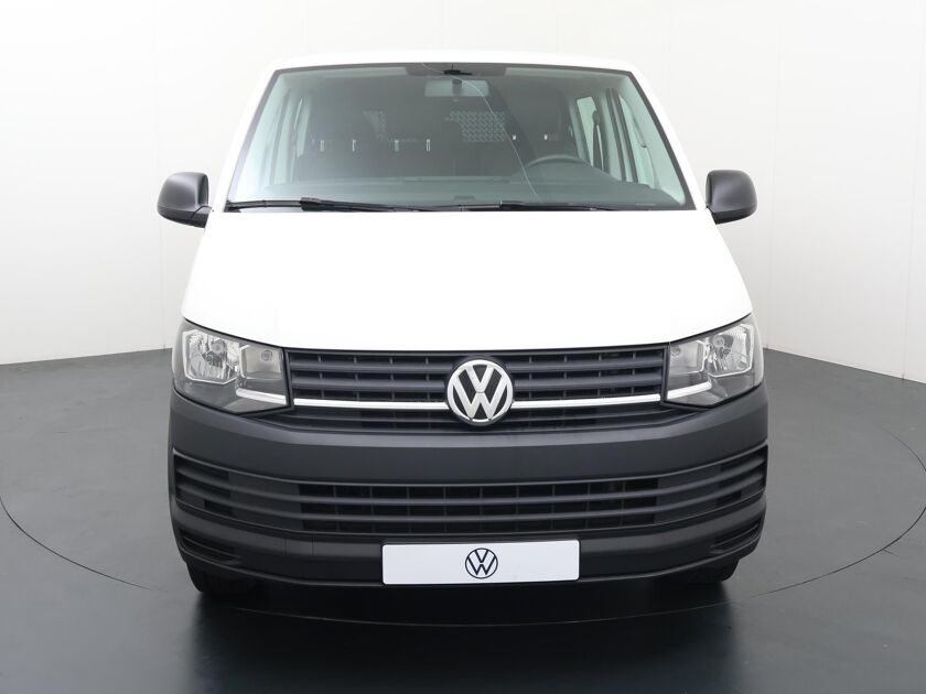 Volkswagen Bedrijfswagens Transporter 2.0 TDI L2H1 DC Trendline | 102 PK | Dubbele Cabine 6-Persoons | Comfortstoel + Armsteun + Bijrijdersbank | Standkachel + Afstandbediening | Airco | Cruise Controle |Radio-Media BT | Laadruimte Betimmering | Trekhaak