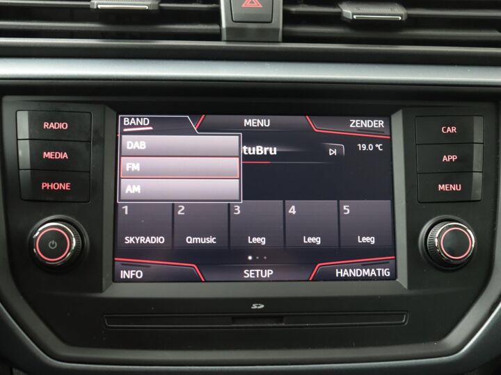 SEAT Arona 1.0 TSI Style | 95 PK | Apple CarPlay / Android Auto | Cruise control | Navigatie |