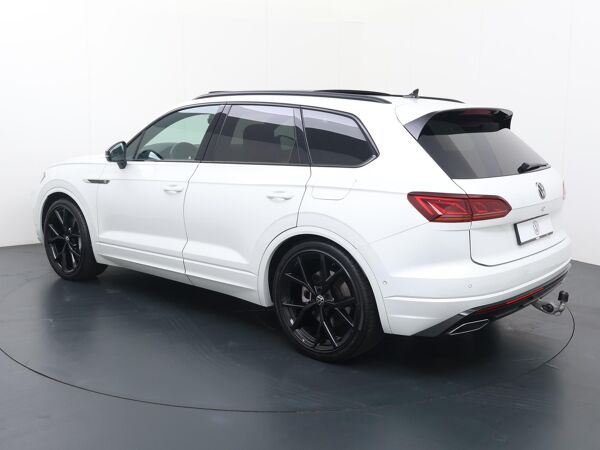 Volkswagen Touareg 3.0 TSi 4MOTION R | 462 PK | Trekhaak | Luchtvering | Lederen bekleding Puglia | Panoramadak |