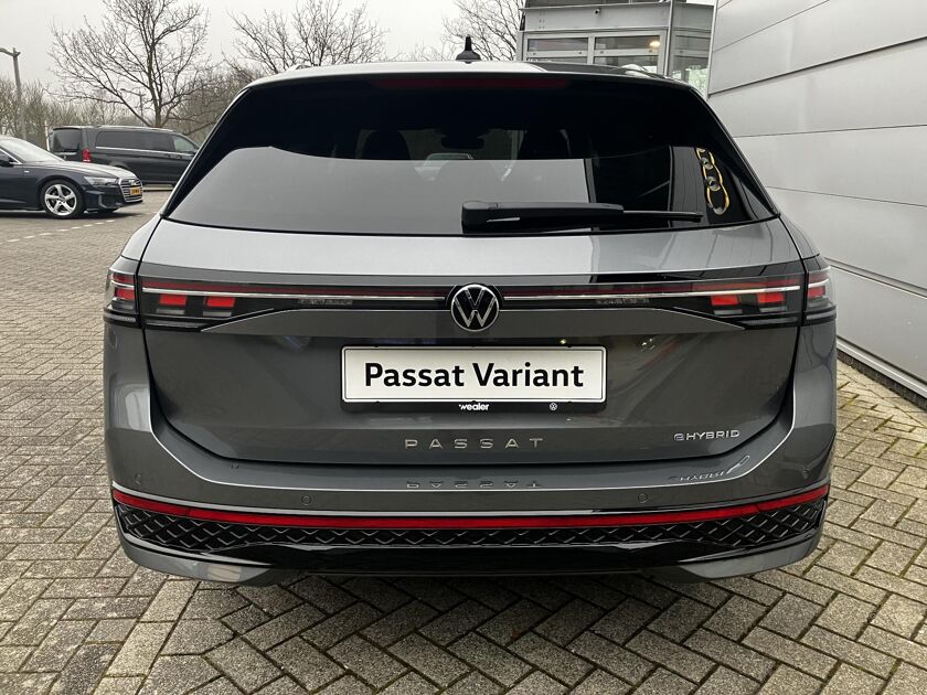 Volkswagen Passat Variant R-Line-Edition 1.5 eHybrid 150 kW / 204 pk Variant 6 versn. DSG | Assistance plus pakket | Trekhaak wegklapbaar | Harman Kardon |