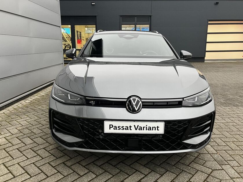 Volkswagen Passat Variant R-Line-Edition 1.5 eHybrid 150 kW / 204 pk Variant 6 versn. DSG | Assistance plus pakket | Trekhaak wegklapbaar | Harman Kardon |