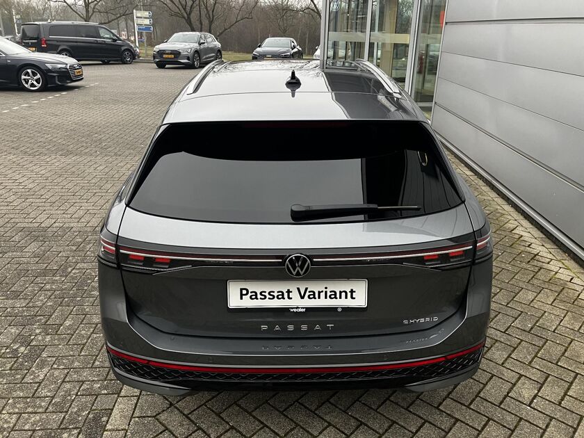 Volkswagen Passat Variant R-Line-Edition 1.5 eHybrid 150 kW / 204 pk Variant 6 versn. DSG | Assistance plus pakket | Trekhaak wegklapbaar | Harman Kardon |