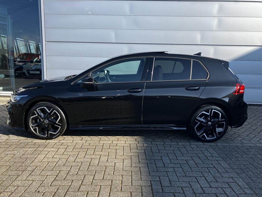 Volkswagen Golf 8 R-Line-Edition 1.5 eTSI 85 kW / 116 pk Hatchback 7 versn. DSG | Panoramadak | Black Style |