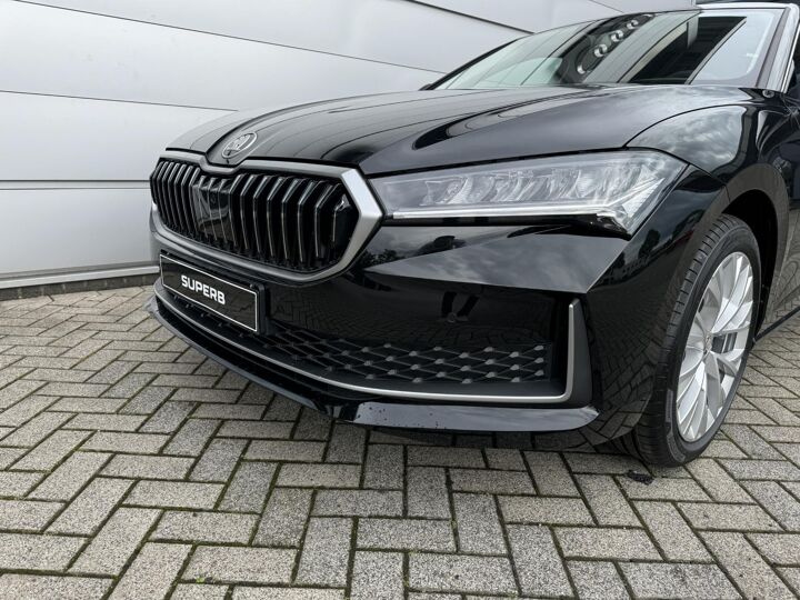 Škoda Superb First Edition 1.5 TSI m-HEV 150 pk DSG | Automaat | Elektrische achterklep | Navigatie | Adaptieve cruise control | 18'' Lichtmetalen velgen | Camera |