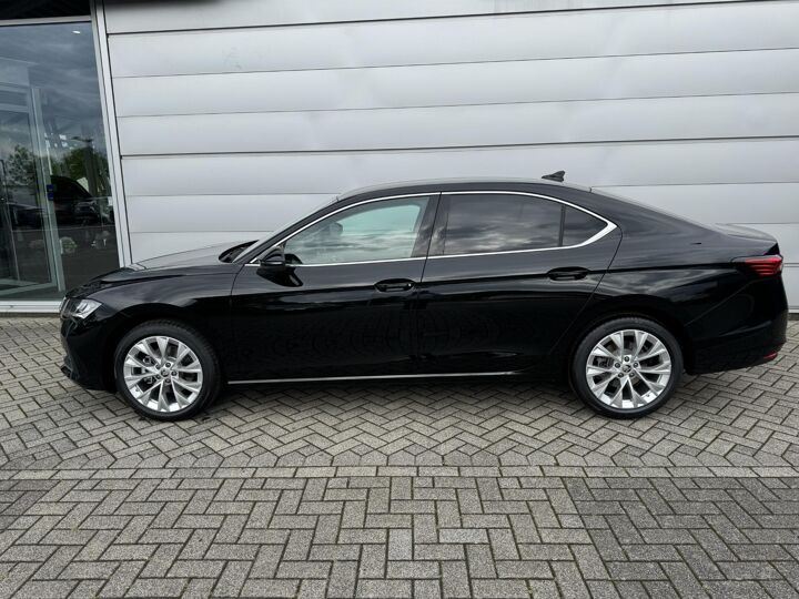 Škoda Superb First Edition 1.5 TSI m-HEV 150 pk DSG | Automaat | Elektrische achterklep | Navigatie | Adaptieve cruise control | 18'' Lichtmetalen velgen | Camera |