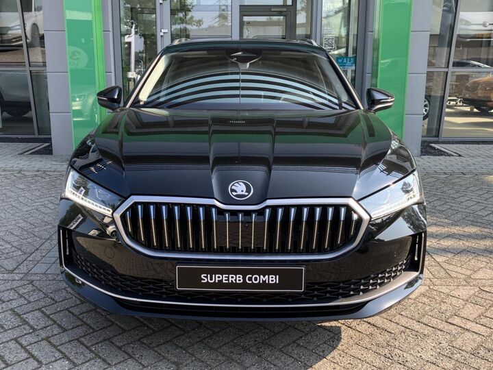 Škoda Superb Combi First Edition 1.5 TSI 150 PK DSG | Automaat | Panorama Dak | Navigatie | Adaptieve cruise control | 19'' Lichtmetalen velgen | Camera |