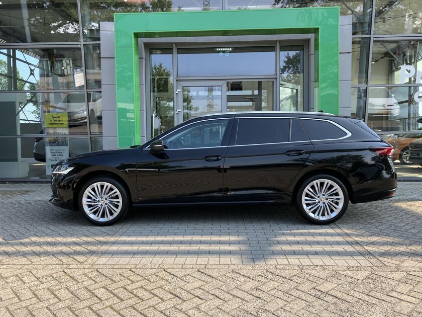 Škoda Superb Combi First Edition 1.5 TSI 150 PK DSG | Automaat | Panorama Dak | Navigatie | Adaptieve cruise control | 19'' Lichtmetalen velgen | Camera |