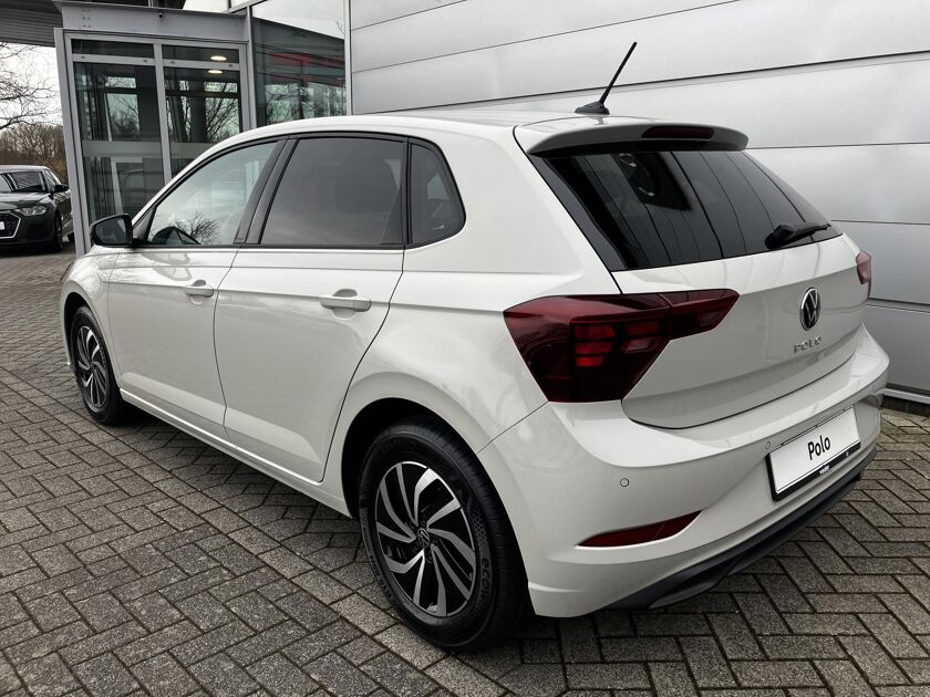 Volkswagen Polo Life Edition 1.0 70 kW / 95 pk TSI Hatchback 5 ver sn. Hand | Parkeersensoren voor & achter |