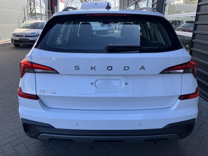 Škoda Kamiq Selection 1.0 TSI 115 PK SUV 6 versn. Hand | 17" lichtmetalen velgen | Apple Carplay/Android Auto | Parkeersensoren | Climatronic |