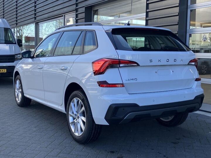 Škoda Kamiq Selection 1.0 TSI 115 PK SUV 6 versn. Hand | 17" lichtmetalen velgen | Apple Carplay/Android Auto | Parkeersensoren | Climatronic |