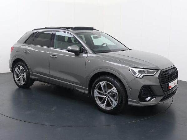 Audi Q3 S Edition 45 TFSI e 180 kW / 245 pk | Adaptieve Cruise Control | Leer mono pur bekleding | Optiekpakket Zwart Plus | Privacy Glass | 19" Lichtmetalen velgen