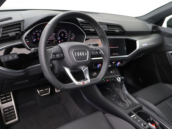 Audi Q3 S Edition 45 TFSI e 180 kW / 245 pk | Adaptieve Cruise Control | Leer mono pur bekleding | Optiekpakket Zwart Plus | Privacy Glass | 19" Lichtmetalen velgen