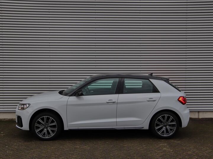 Audi A1 Sportback Advanced edition 25 TFSI 70 kW / 95 pk | Audi Virtual cockpit | Cruise control | LED achterlichten | Optiekpakket zwart | Parkeersensoren achter | 17'' LMV | Apple Carplay/Android Auto | Sportstuur plus