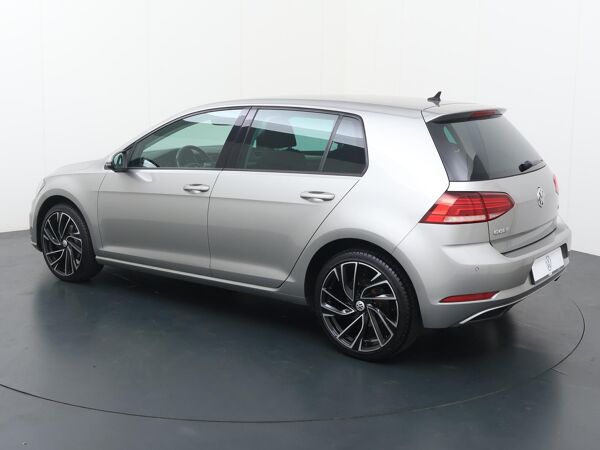 Volkswagen Golf 1.0 TSI Comfortline Business | 110 PK | Adaptive Cruisecontrol | Stoelverwarming | Apple CarPlay/ Android auto