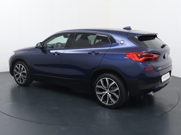 BMW X2 sDrive18i Executive | 140 PK | Automaat | Lichtmetalen velgen 19"| Sportstoelen |