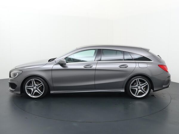 Mercedes-Benz CLA-klasse Shooting Brake 180 Ambition | Automaat | Multifunctioneel stuurwiel | Flippers | Automatische verlichting | Bluetooth | Spraakbediening | Navi FullMap | Parkeersensoren | Dynamic Select | Automatische achterklep | Deurvergrendeling |  Lm18'' |