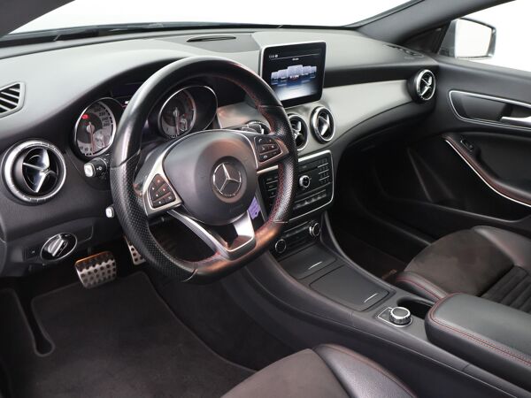 Mercedes-Benz CLA-klasse Shooting Brake 180 Ambition | Automaat | Multifunctioneel stuurwiel | Flippers | Automatische verlichting | Bluetooth | Spraakbediening | Navi FullMap | Parkeersensoren | Dynamic Select | Automatische achterklep | Deurvergrendeling |  Lm18'' |