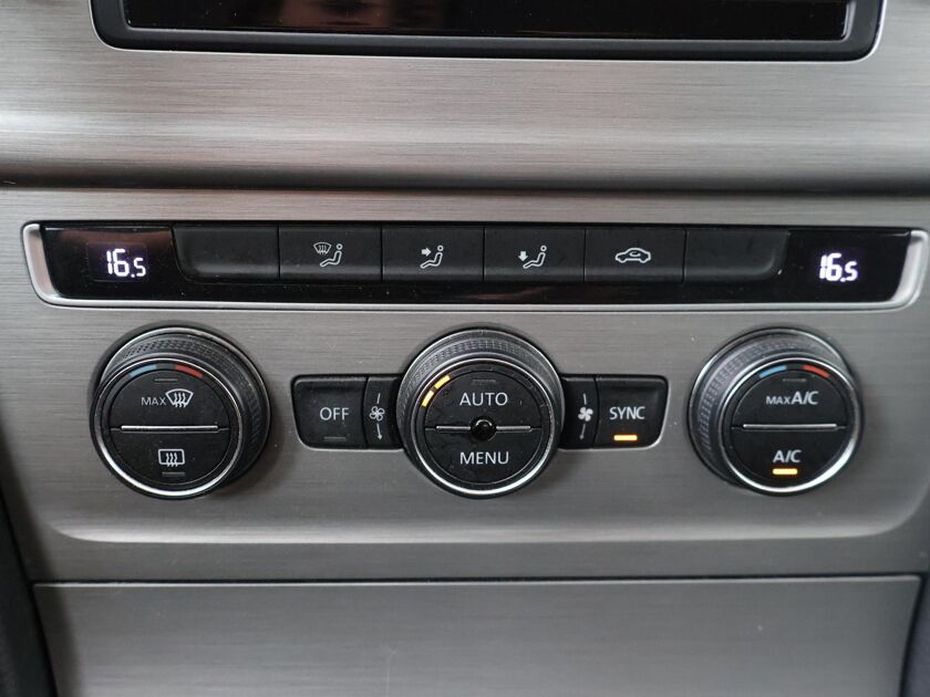 Volkswagen Golf 1.2 TSI Comfortline  | Automaat | Trekhaak | Cruise control | Navigatie | PDC | Autohold | Automatische verlichting | LM 16"|