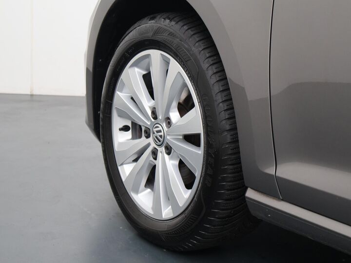 Volkswagen Golf 1.2 TSI Comfortline  | Automaat | Trekhaak | Cruise control | Navigatie | PDC | Autohold | Automatische verlichting | LM 16"|