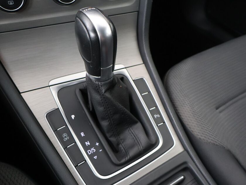 Volkswagen Golf 1.2 TSI Comfortline  | Automaat | Trekhaak | Cruise control | Navigatie | PDC | Autohold | Automatische verlichting | LM 16"|