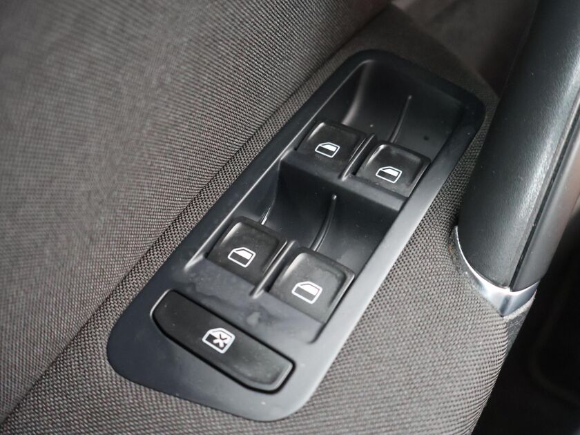 Volkswagen Golf 1.2 TSI Comfortline  | Automaat | Trekhaak | Cruise control | Navigatie | PDC | Autohold | Automatische verlichting | LM 16"|