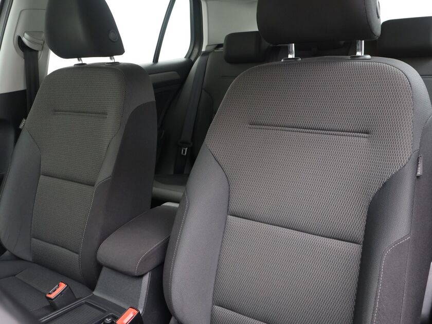 Volkswagen Golf 1.2 TSI Comfortline  | Automaat | Trekhaak | Cruise control | Navigatie | PDC | Autohold | Automatische verlichting | LM 16"|