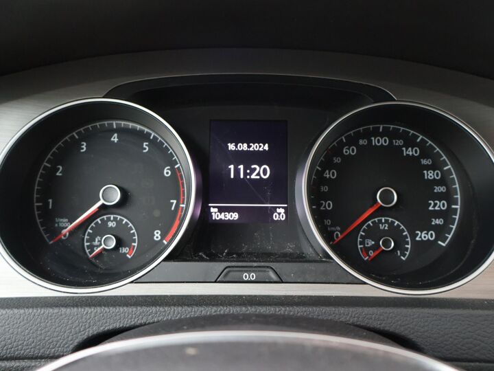 Volkswagen Golf 1.2 TSI Comfortline  | Automaat | Trekhaak | Cruise control | Navigatie | PDC | Autohold | Automatische verlichting | LM 16"|
