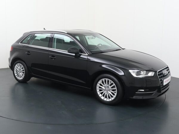 Audi A3 Sportback 1.4 TFSI CoD Ambition Sport Edition | 150 PK | Multifunctioneel stuurwiel | Cruise control | Automatische verlichting | spraakbediening | Deurvergrendeling | PDC voor & achter | Navigatie | Bluetooth | Stoelverwarming | Climate | 5-deurs | Trekhaak | Lm16'' |