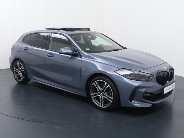 BMW 1-serie 118i Business Edition Plus | 136 PK | Automaat | Panoramadak | Digitale Cockpit | Digitale cockpit | M-lederintrieur | Cruise control | Speedlimiter | Automatische verlichting | Bluetooth | Achteruitrijcamera | Parkeersensoren | Navigatie | Apple Carplay - Androidauto | Stoelverwarming | Spraakbediening | Drivemode | Dab+ | Lm18'' |