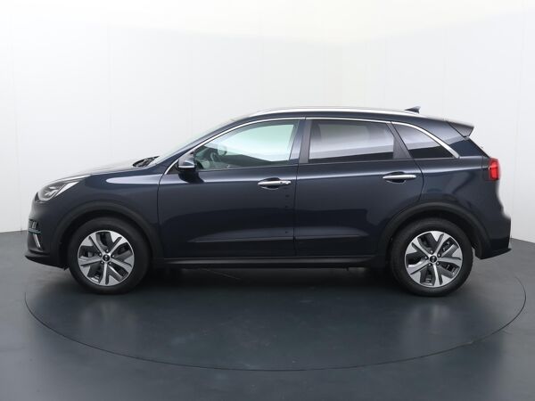Kia e-Niro DynamicPlusLine 39 kWh | Automaat | Panorama dak | Multifunctioneel stuurwiel | Bluetooth | Spraakbediening | Automatische verlichting | Cruise control | Spiegelverwarming | Dab+ | Navigatie | Apple Carplay - Androidauto | Climate | Stoelverwarming | Stuurverwarming | Parkeersensoren voor + Achter | Achteruitrijcamera | Lm17'' |