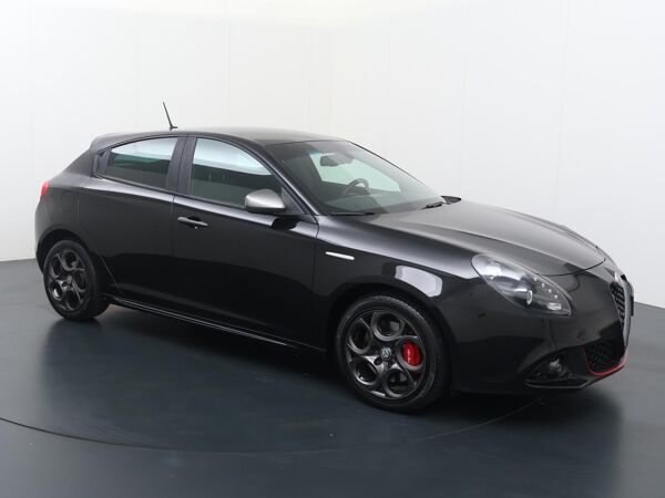 Alfa Romeo Giulietta 1.4 Turbo MultiAir Super | 170 PK | Automaat | Flippers | Multifunctioneel stuurwiel | Spraakbediening | Cruise control | Automatische verlichting | Deurvergrendeling | Climate | Dab+ | Bluetooth | Navigatie | Parkeersensoren achter | Lm17'' |