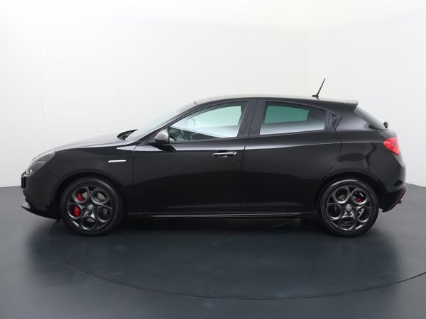 Alfa Romeo Giulietta 1.4 Turbo MultiAir Super | 170 PK | Automaat | Flippers | Multifunctioneel stuurwiel | Spraakbediening | Cruise control | Automatische verlichting | Deurvergrendeling | Climate | Dab+ | Bluetooth | Navigatie | Parkeersensoren achter | Lm17'' |