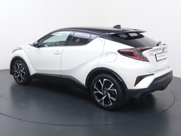 Toyota C-HR 1.8 Hybrid Style Ultimate | 122 PK | Automaat | Multifunctioneel stuurwiel | Cruise control | Automatische verlichting | Spraakbediening | inklapbare spiegels | Deurvergrendeling | Stoel/Stuurverwarming | Climate | Dab+ | Bluetooth | Navigatie | Achteruitrijcamera | Lm18'' |
