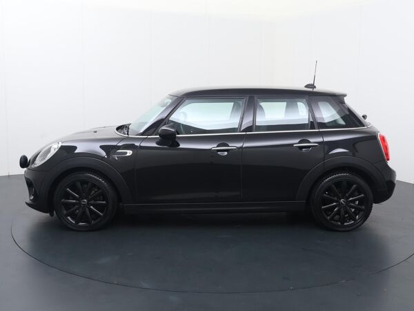 Mini Mini 1.5 Cooper Salt Business | 136 Pk | Multifunctioneel stuurwiel | Cruise control | Spraakbediening | Bluetooth | Deurvergrendeling | Navigatie | Parkeersensoren achter | Automatische verlichting | 5-Deurs | Lm 17'' |