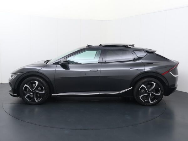 Kia EV6 Plus Advanced 77.4 kWh | SoH 100% | Panorama dak | Digitale cockpit | Automaat | Multifunctioneel stuurwiel | Cruise control | Laneassist | Flippers | Spraakbediening | Drivemode | Bluetooth | Navigatie | Apple Carplay - Androidauto | Dab+ | Kinderslot | Automatische achterklep | Inklapbare spiegels | Automatische verlichting | Climate | Stoel verwarming/Ventilatie | Stuurverwarming | Achteruitrijcamera | Autohold | Memoryseat | Meridian surround sound | Lm20'' |